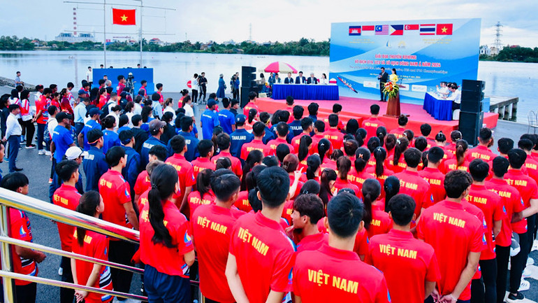 Quang cảnh lễ khai mạc giải Đua thuyền rowing vô địch U19, U23 và vô địch Đông Nam Á năm 2024.