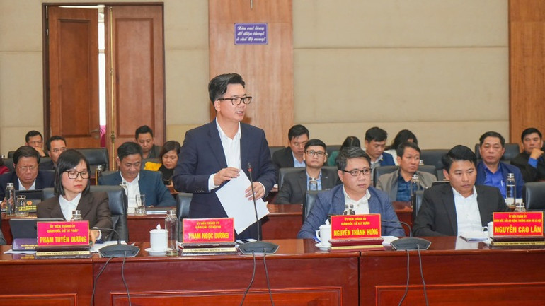 Giám đốc Sở Nội vụ Hải Phòng Phạm Ngọc Dương thông tin về phương án và chủ trương chế độ chính sách trong thực hiện sắp xếp, tinh gọn bộ máy. Giám đốc Sở Nội vụ Hải Phòng Phạm Ngọc Dương thông tin về phương án và chủ trương chế độ chính sách trong thực hiện sắp xếp, tinh gọn bộ máy.