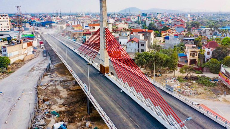 Cầu vượt tại nút giao Cơ Điện được khẩn trương hoàn thành chuẩn bị thông xe. Cầu vượt tại nút giao Cơ Điện được khẩn trương hoàn thành chuẩn bị thông xe.