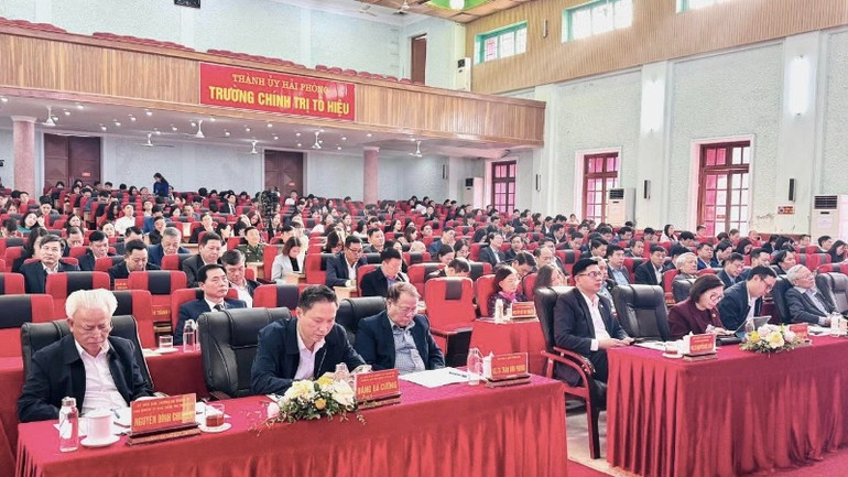 Các đại biểu tham dự hội thảo.