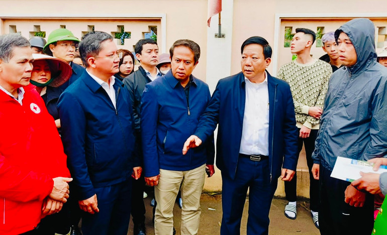 Phó Chủ tịch Ủy ban nhân dân thành phố Hải Phòng Nguyễn Đức Thọ yêu cầu địa phương, các ngành khẩn trương khắc phục hậu quả vụ cháy.