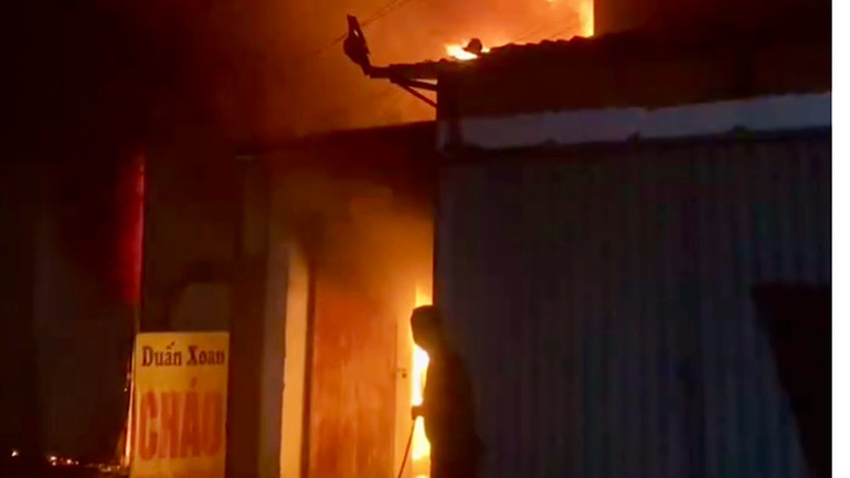 Ngôi nhà xảy ra cháy.