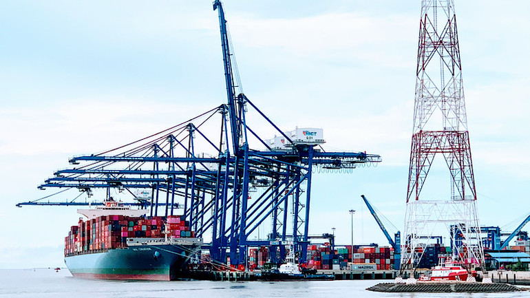 Thành phố Hải Phòng yêu cầu các đơn vị bến cảng, khu công nghiệp, công trình truyền tải điện triển khai các biện pháp bảo đảm an toàn trước bão số 2.