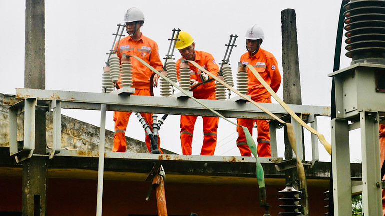 Công tác duy tu, sửa chữa đường dây và trạm điện được thực hiện thường xuyên.