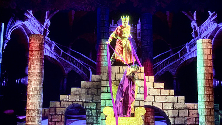 Tham vọng đen tối luôn dẫn đến kết cục bi thảm. Tham vọng đen tối luôn dẫn đến kết cục bi thảm.