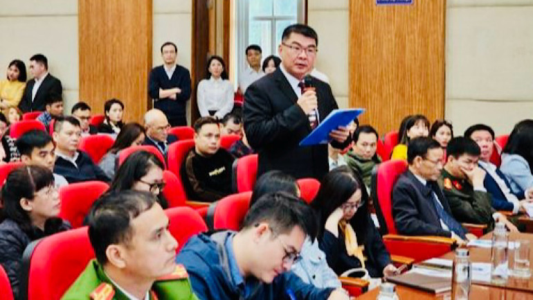 Đại diện các doanh nghiệp nêu ý kiến, kiến nghị tại đối thoại.