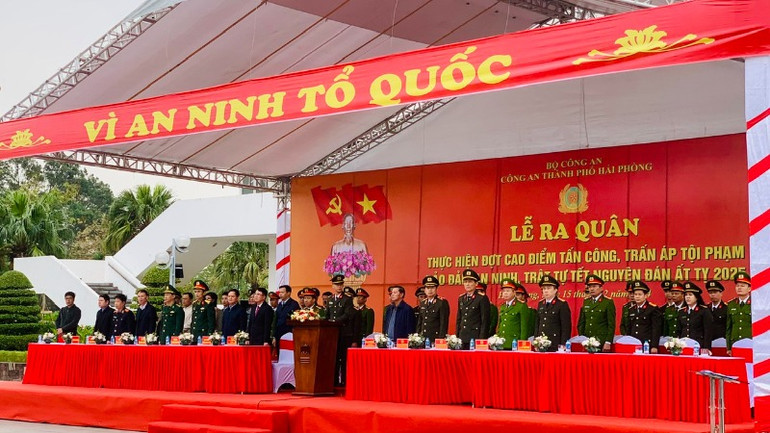 Lãnh đạo Ủy ban nhân dân thành phố Hải Phòng và Công an thành phố chỉ huy lễ ra quân. Lãnh đạo Ủy ban nhân dân thành phố Hải Phòng và Công an thành phố chỉ huy lễ ra quân.