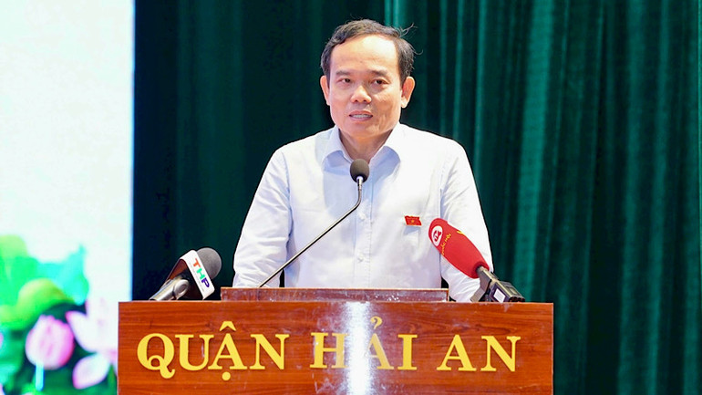 Trưởng Ban Kinh tế Trung ương Trần Lưu Quang phát biểu tại cuộc tiếp xúc cử tri. Trưởng Ban Kinh tế Trung ương Trần Lưu Quang phát biểu tại cuộc tiếp xúc cử tri.