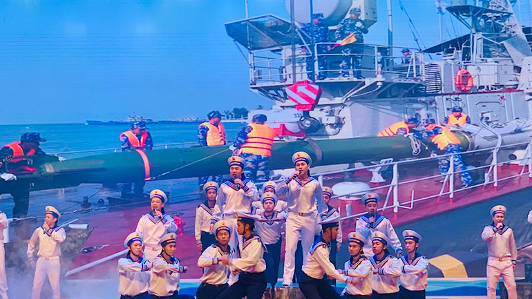 Lực lượng Hải quân Việt Nam luôn sẵn sàng và quyết tâm bảo vệ vững chắc chủ quyền và quyền chủ quyền vùng biển của Tổ quốc.