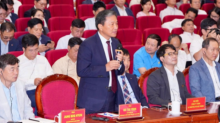 Đại diện các doanh nghiệp FDI phát biểu tại đối thoại.