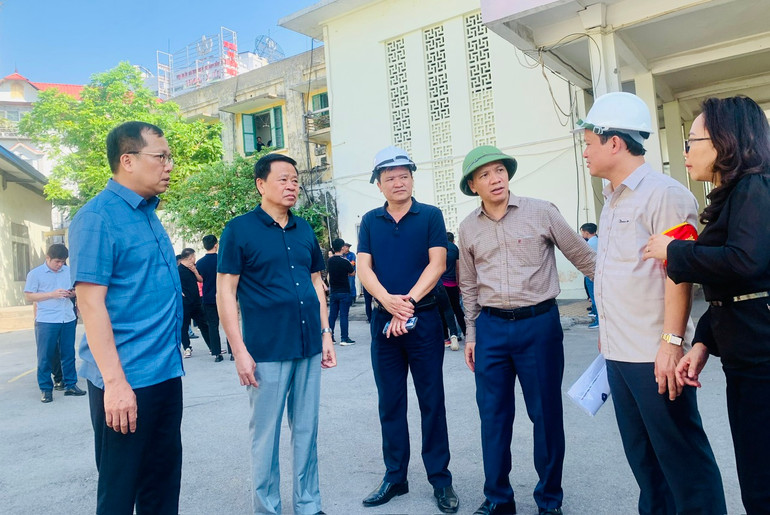 Lãnh đạo quận Ngô Quyền trực tiếp chỉ đạo việc cưỡng chế tại hiện trường.