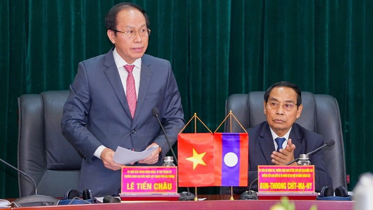 Bí thư Thành ủy Hải Phòng Lê Tiến Châu và đồng chí Bounthong Chitmany chủ trì cuộc làm việc.