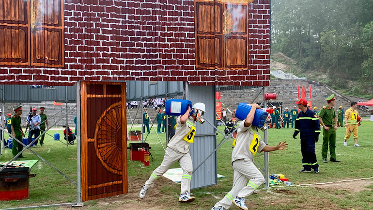 Phần thi cứu tài sản trong đám cháy.