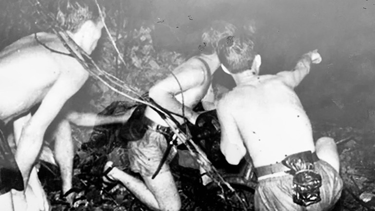 Bộ đội chuẩn bị tập kích sân bay Cát Bi. (Ảnh Tư liệu)