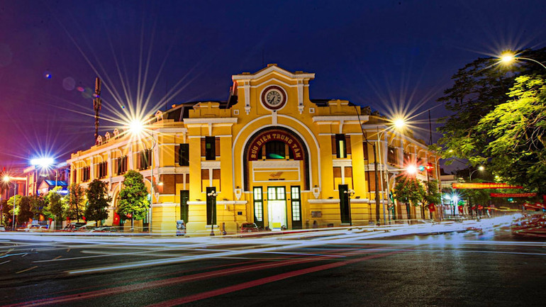 Bưu điện thành phố Hải Phòng công trình kiến trúc Pháp mới được tu bổ.