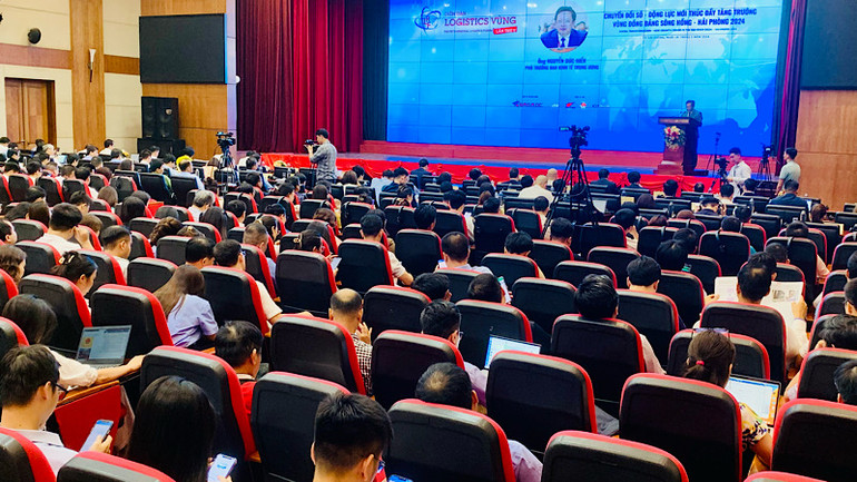 Phó Trưởng Ban Kinh tế Trung ương Nguyễn Đức Hiển phát biểu tại diễn đàn.