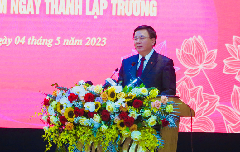 Đồng chí Nguyễn Xuân Thắng, Ủy viên Bộ Chính trị, Giám đốc Học viện Chính trị quốc gia Hồ Chí Minh, Chủ tịch Hội đồng Lý luận Trung ương phát biểu tại buổi lễ.