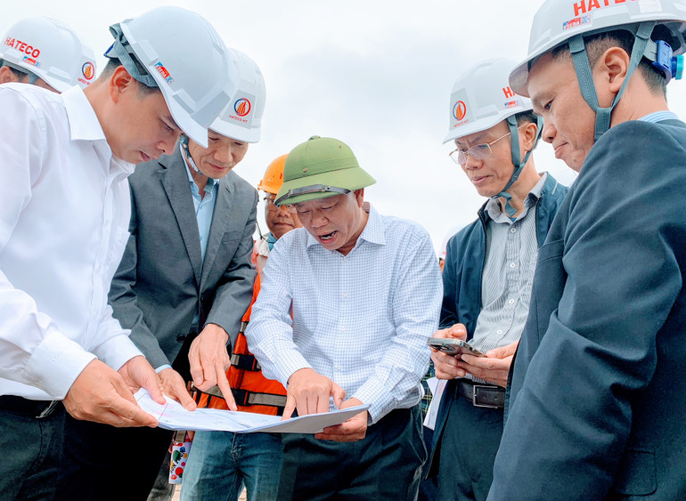 Giải quyết những khó khăn, vướng mắc ngay tại thực địa công trình.