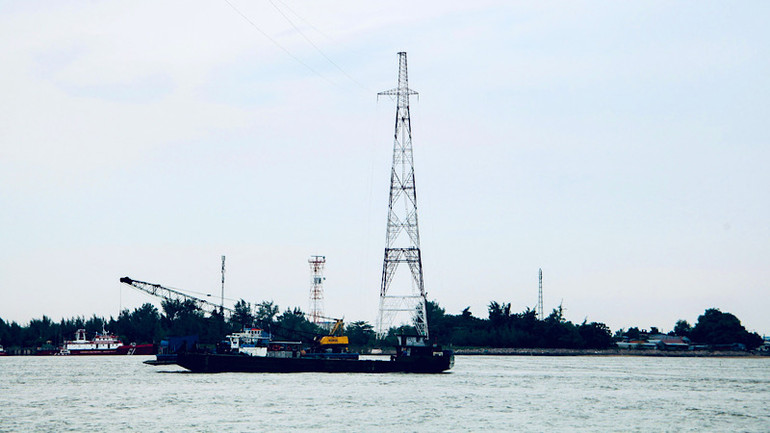 Điện lực Hải Phòng nỗ lực tập trung nhân lực, phương tiện, thiết bị sớm hoàn thành thay thế gần 2km đường cấp điện vượt biển bị đứt.