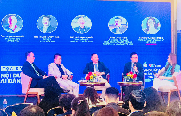 Các đại biểu tham dự Tọa đàm "Nội dung và Công nghệ - Ai dẫn dắt?"