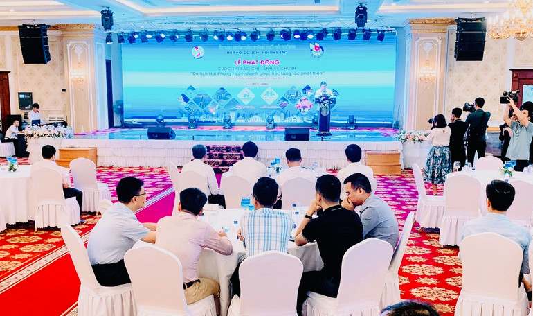 Quang cảnh phát động cuộc thi báo chí, ảnh đẹp về du lịch Hải Phòng.