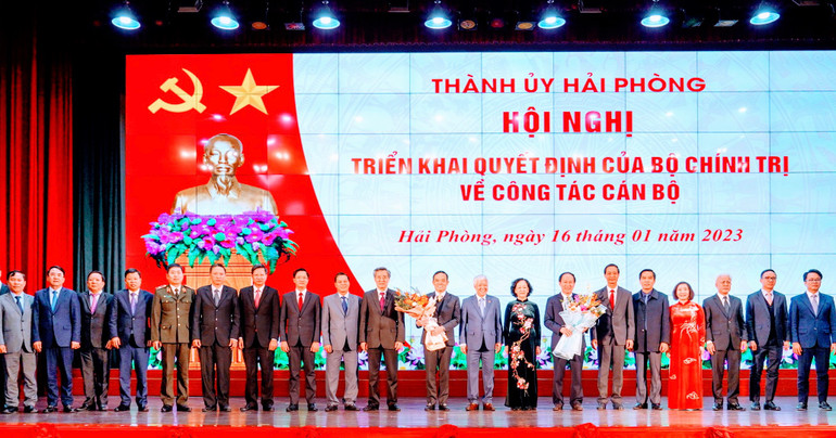 Các đồng chí lãnh đạo Trung ương và thành phố tại Hội nghị.