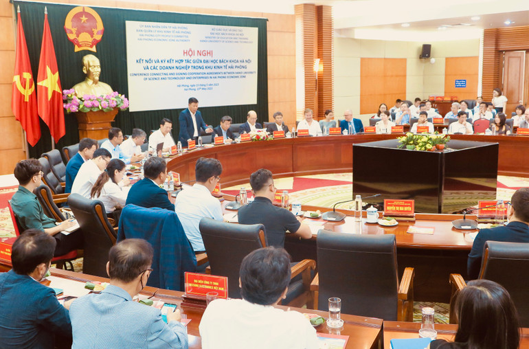 Trao đổi về hợp tác đào tạo, cung ứng nguồn nhân lực kỹ thuật cao.