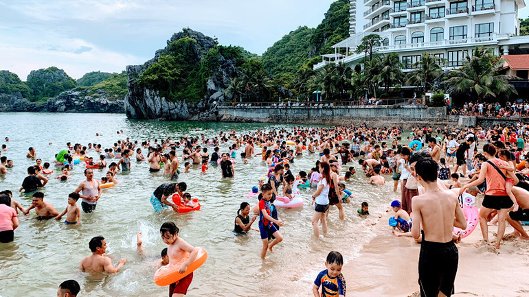 Từ 18 giờ chiều 17/7, các hoạt động vui chơi giải trí trên khu vực biển Hải Phòng phải tạm dừng hoạt động. Từ 18 giờ chiều 17/7, các hoạt động vui chơi giải trí trên khu vực biển Hải Phòng phải tạm dừng hoạt động.