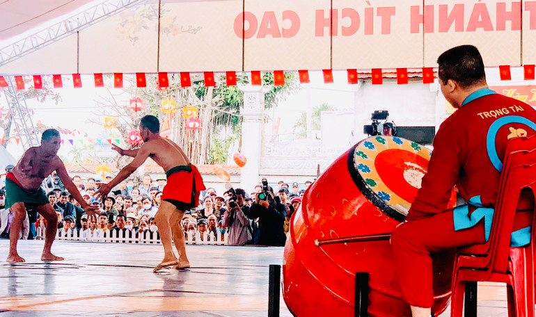 Keo vật thờ trong hội thi. Keo vật thờ trong hội thi.