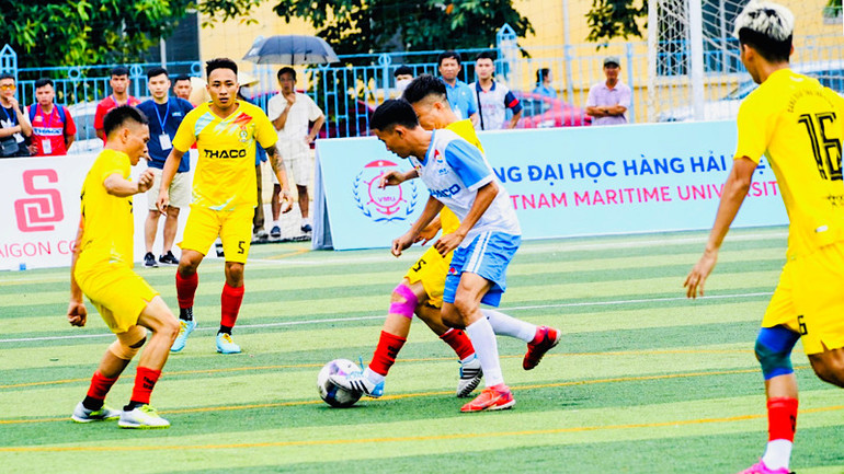 Các trận đấu diễn ra sôi nổi và hấp dẫn.