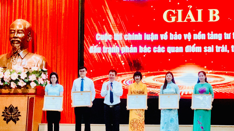 Các tác giả có tác phẩm được trao giải B. Các tác giả có tác phẩm được trao giải B.