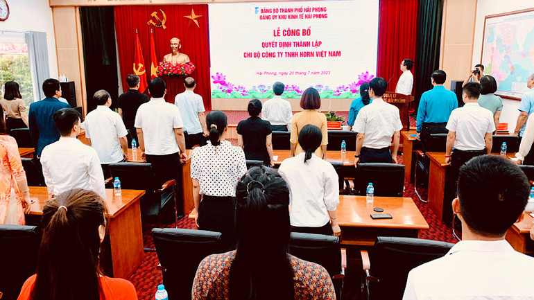 Quang cảnh lễ công bố thành lập Chi bộ Công ty trách nhiệm hữu hạn Horn Việt Nam.