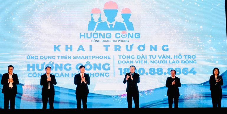 Khai trương ứng dụng “Hướng Công - Công đoàn Hải Phòng” trên điện thoại thông minh và tổng đài tư vấn 1800.888864. Khai trương ứng dụng “Hướng Công - Công đoàn Hải Phòng” trên điện thoại thông minh và tổng đài tư vấn 1800.888864.