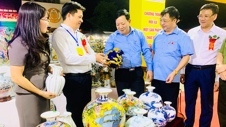 Giới thiệu các sản phẩm độc đáo của Hà Nội.