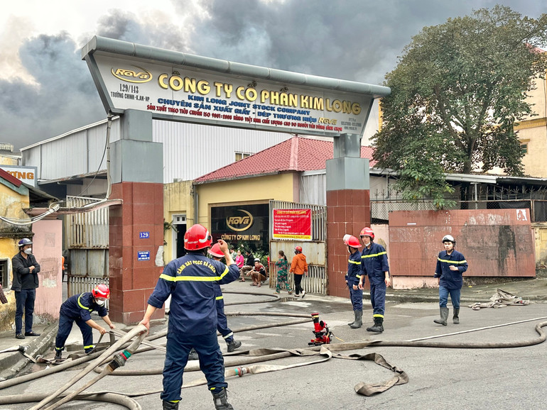 Đám cháy đã cơ bản được khống chế.