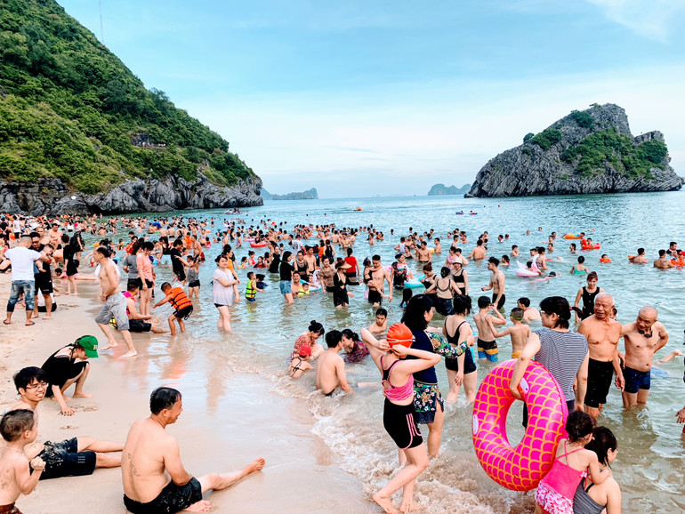 Trẻ em cần được hướng dẫn và tuân thủ nghiêm ngặt những nguyên tắc, kỹ năng cơ bản trong môi trường nước.