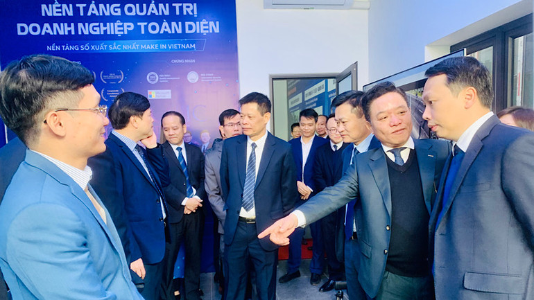 Giới thiệu về giải pháp chuyển đổi số an toàn cho các doanh nghiệp. Giới thiệu về giải pháp chuyển đổi số an toàn cho các doanh nghiệp.