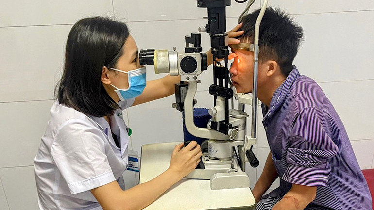 Hiện, vết thương mắt của bệnh nhân đã ổn định, thị lực có dấu hiệu phục hồi tốt.