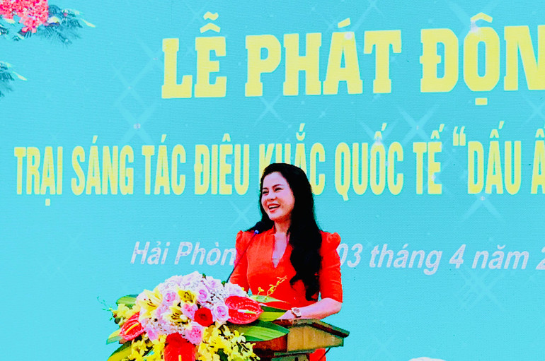 Giám đốc Sở Văn hóa-Thể thao Hải Phòng Trần Thị Hoàng Mai phát động trại sáng tác điêu khắc "Dấu ấn Hải Phòng".