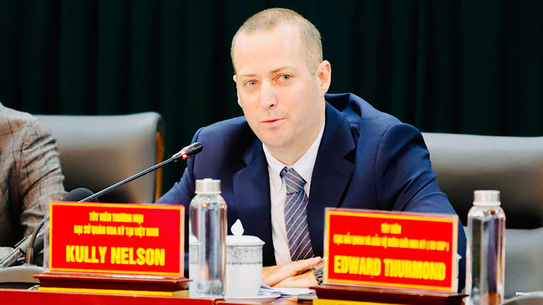 Ông Kully Nellson, Tùy viên Thương mại, Đại sứ quán Hoa Kỳ tại Việt Nam trao đổi tại hội thảo.