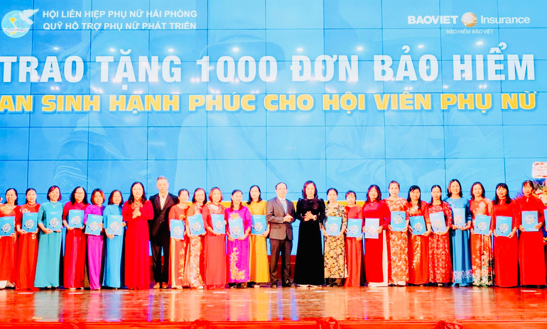 Trao 1.000 gói bảo hiểm “An sinh hạnh phúc” trị giá 146 triệu đồng tặng hội viên, phụ nữ có hoàn cảnh khó khăn trên địa bàn Hải Phòng.