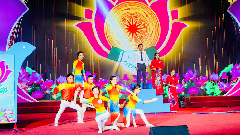 Các đội biểu diễn văn nghệ tại Hội thi.