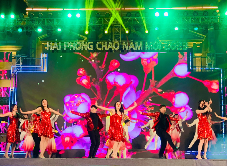 Các tiết mục biểu diễn sôi động chào đón năm mới 2023.