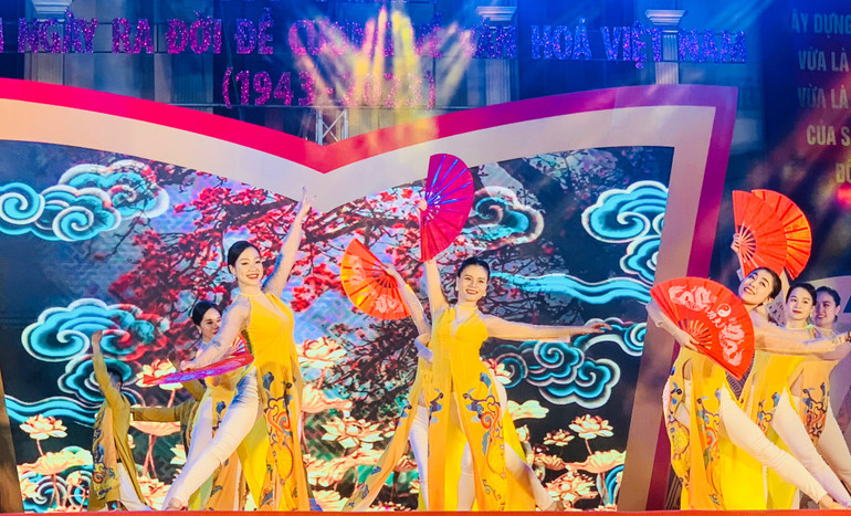 Các tiết mục văn nghệ truyền thống luôn hấp dẫn người xem.