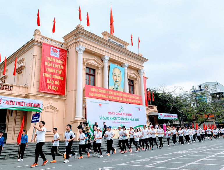 Nhà hát thành phố Hải Phòng- nơi diễn ra Liên hoan "Sức sống Ca trù thành phố Cảng". Nhà hát thành phố Hải Phòng- nơi diễn ra Liên hoan "Sức sống Ca trù thành phố Cảng".