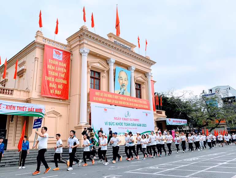 Nhà hát thành phố Hải Phòng- nơi diễn ra Liên hoan "Sức sống Ca trù thành phố Cảng". Nhà hát thành phố Hải Phòng- nơi diễn ra Liên hoan "Sức sống Ca trù thành phố Cảng".