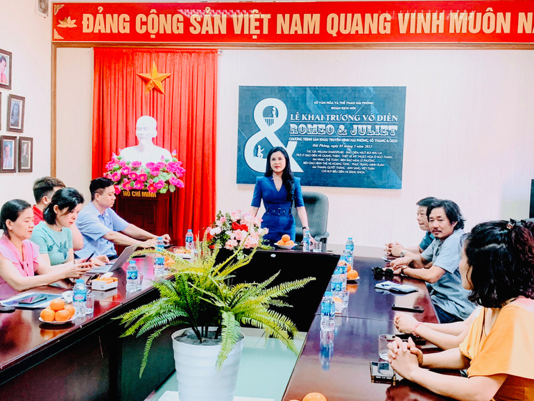 Quang cảnh buổi khai trương vở diễn "Romeo và Juliet".