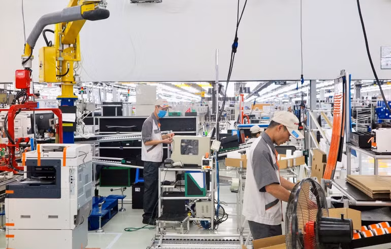 Các doanh nghiệp cần đầu tư thay thế hệ thống máy móc, thiết bị hiện đại, sử dụng ít năng lượng là một giải pháp tiết kiệm điện hiệu quả.