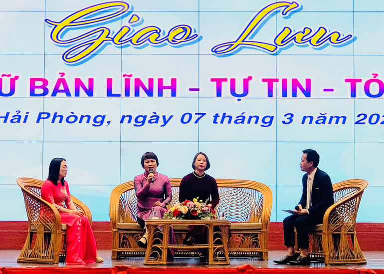 Giao lưu với các phụ nữ giàu nghị lực tiêu biểu, vượt qua khó khăn vươn lên trong cuộc sống và tích cự tham gia các hoạt động an sinh xã hội.