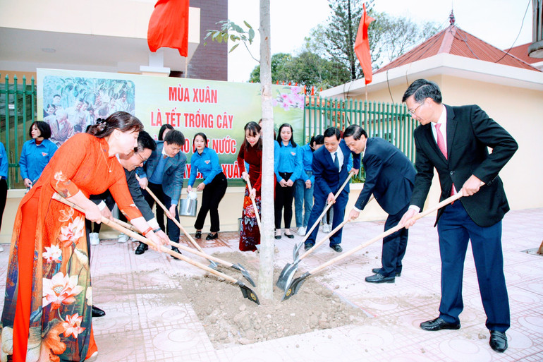 Tết trồng cây tại xã An Đồng (huyện An Dương).